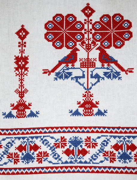 Рушник вишитий РР-2.4х0.36-1 фрагмент - Рушник, ручна вишивка. Хрестик. Символи: віфліємські зірки, корони, птахи, свічки, картуш. Розмір: 2.4х0.36.